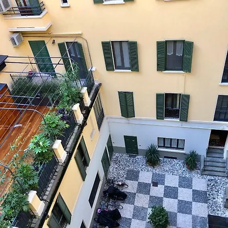 Porta Venezia Apartment *